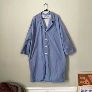 Vintage oversized denim jacket with white buttons